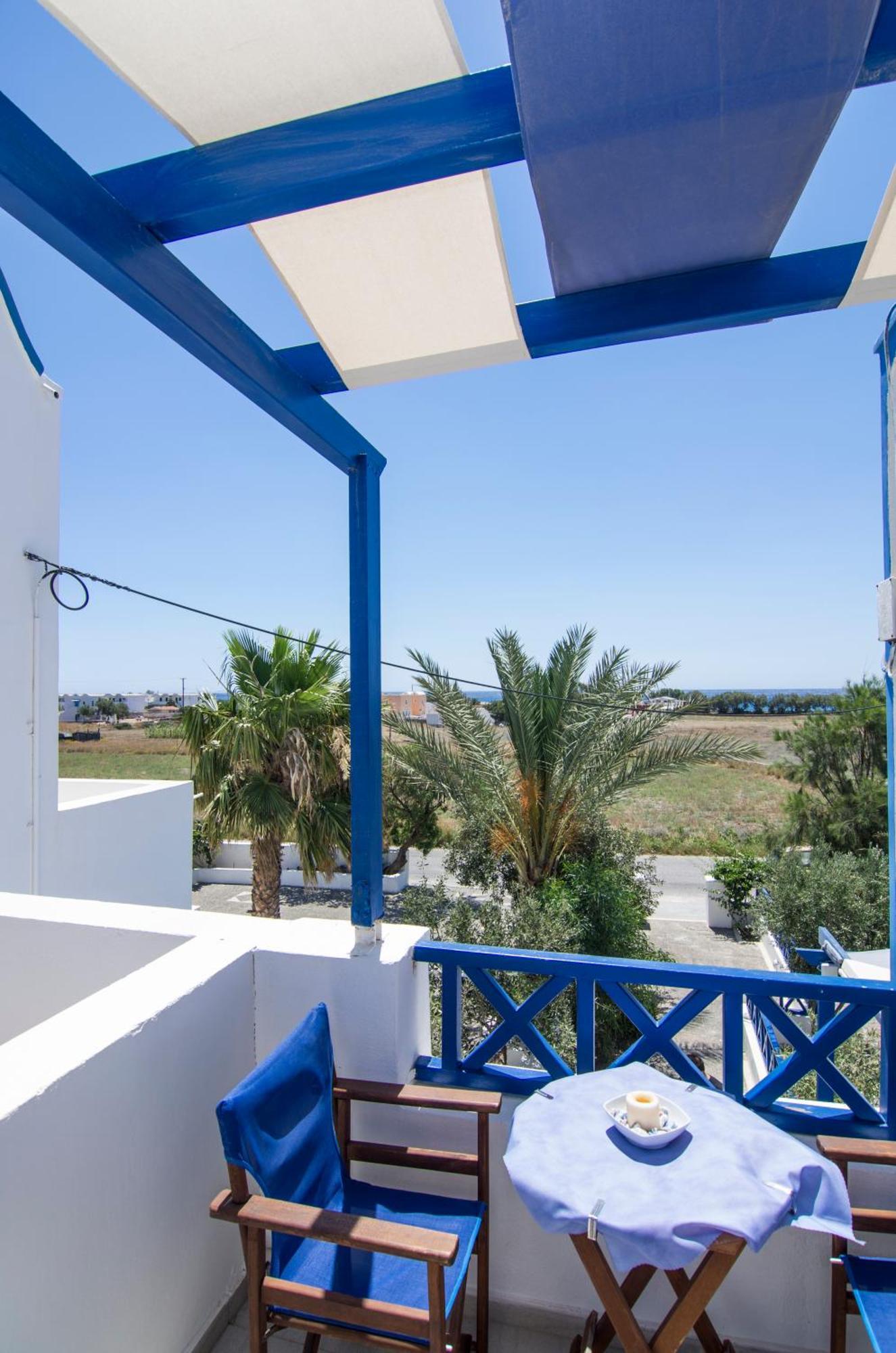 White & Blue Apartment Perivolos  Ruang foto