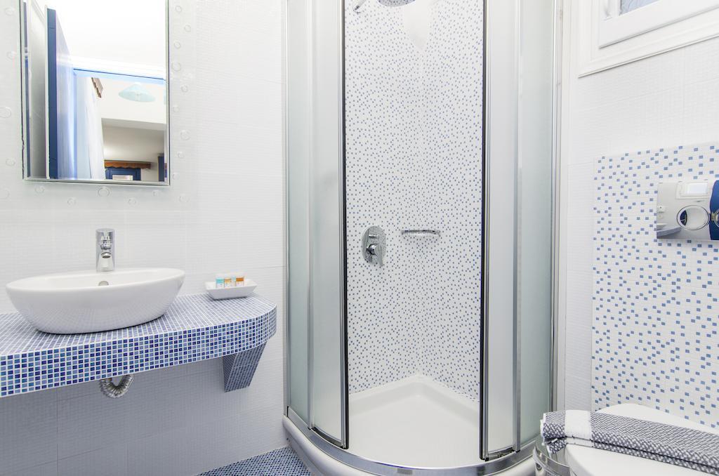 White & Blue Apartment Perivolos  Ruang foto
