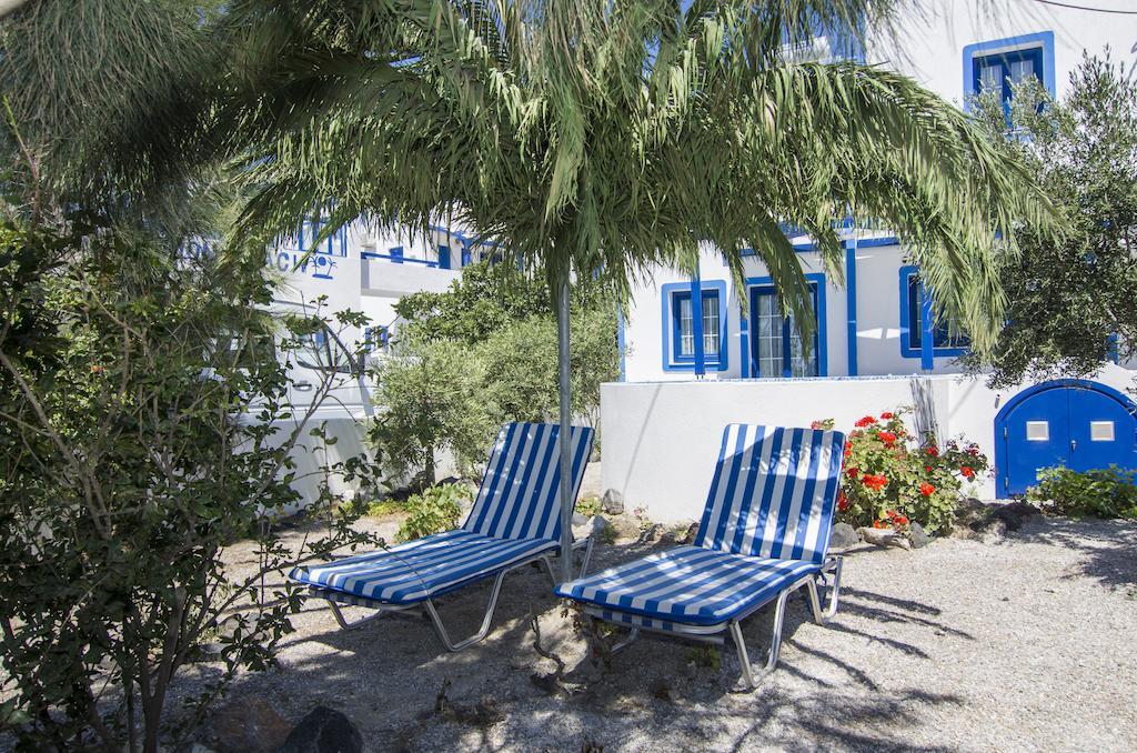 White & Blue Apartment Perivolos  Ruang foto